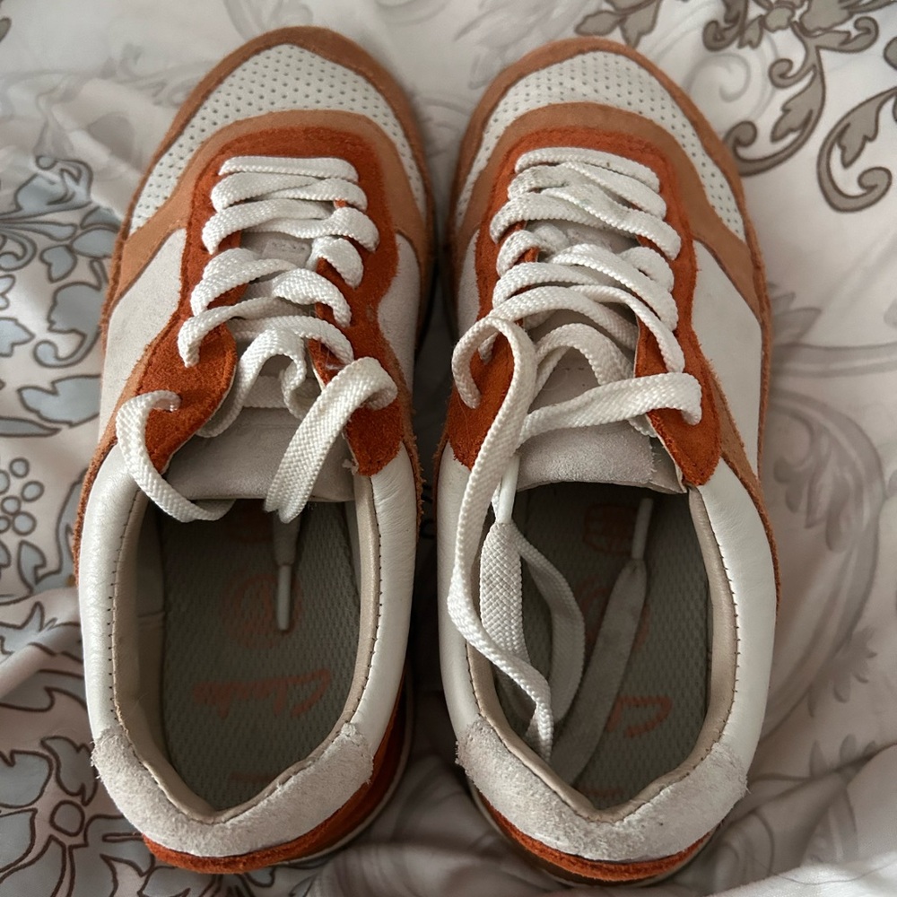 CLARK’S Orange and White Kids Sneakers EUC with Lace Up Ties and Suede Stripes - Picture 1 of 3